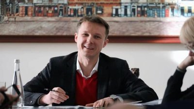 Улюблений фінансист Садового вкрав гроші і втік за кордон