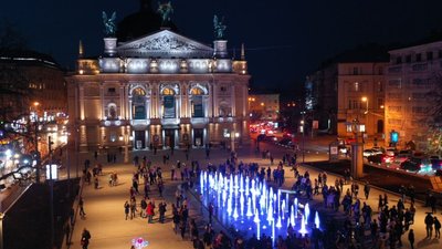 Напрацювався: у центрі Львова на стовпчиках Садового проводитимуть профілактичні роботи