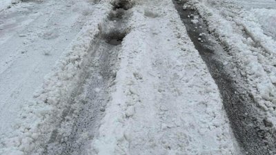 Мешканці туристичної Жовкви потерпають від снігових заметіль (ФОТО)
