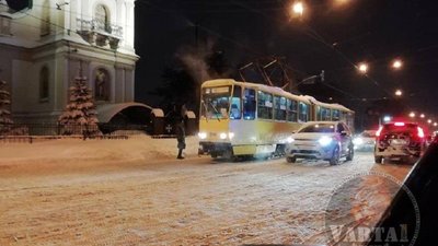 У Львові трамвай зійшов з рейок (ФОТО)