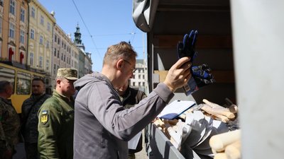 У Садового нарешті вирішили допомагати військовим (ФОТО, ВІДЕО)