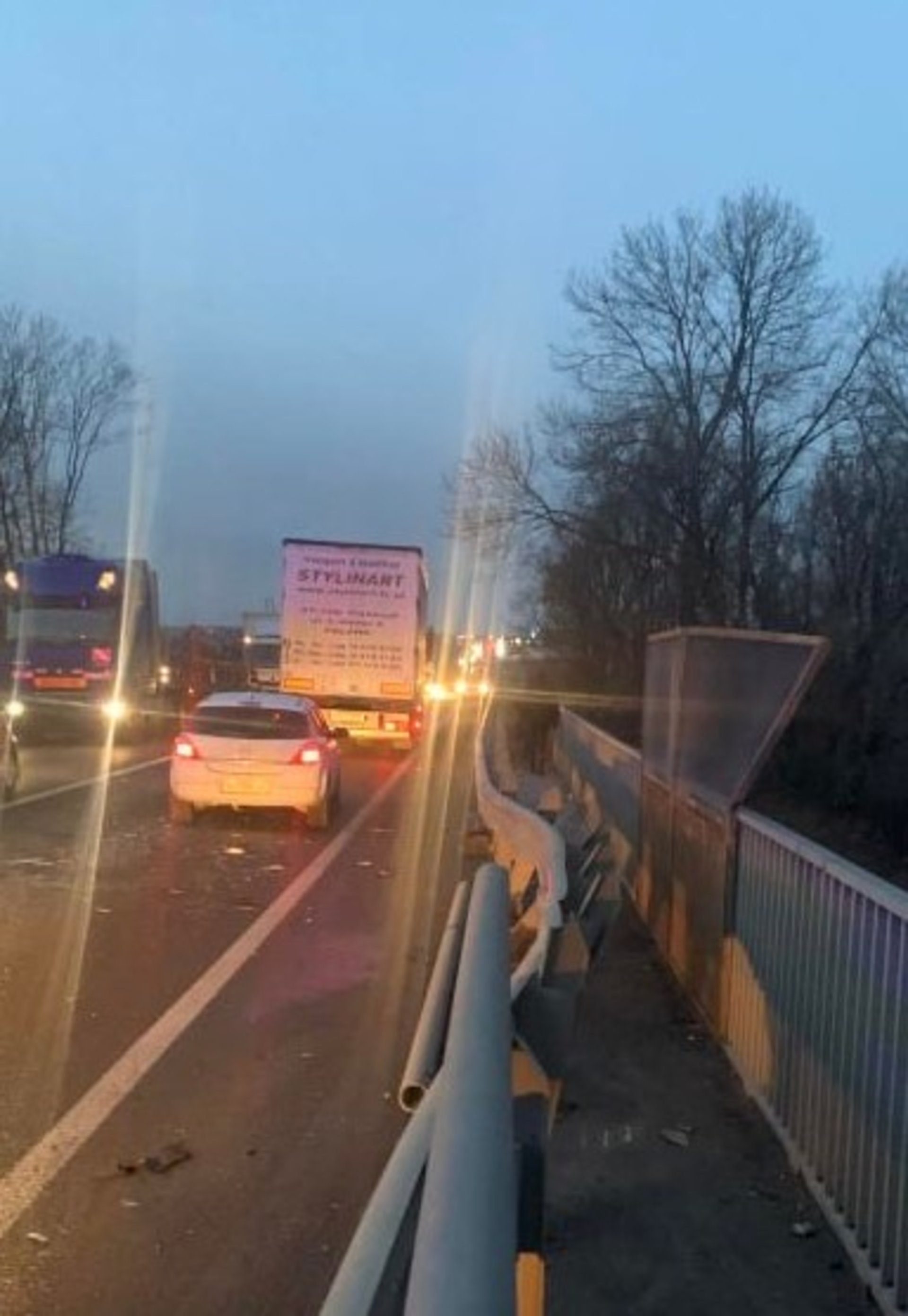 У Зимній Воді автомобіль не розминувся із автобусом, фото Варта-1