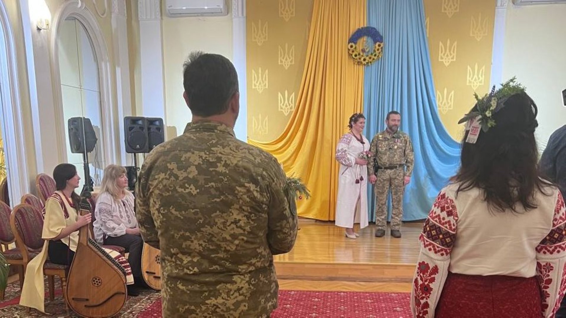 "Я не зможу без цієї людини": у Львові побралися військовий і волонтерка