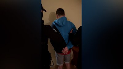У Львові поліцейські затримали шахрая з Донеччини, який видурив у пенсіонерки значну суму коштів (ФОТО, ВІДЕО)