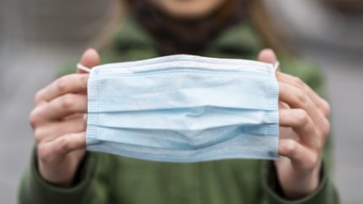 У Франції маски для обличчя стали обов'язковими на роботі