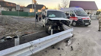 На Львівщині водій влетів в огорожу