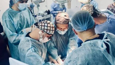 Відомий пластичний хірург з Німеччини безкоштовно оперує дітей у Львові