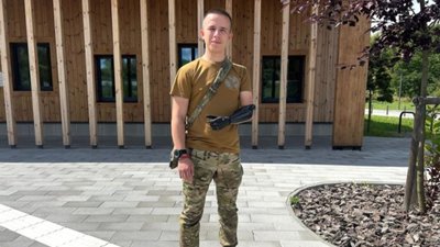 У Львові 20-річному захисникові встановили біонічний протез руки