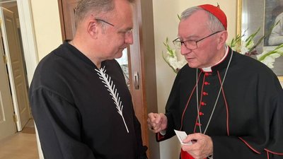 До України з офіційним візитом прибув Державний секретар Ватикану П'єтро Паролін