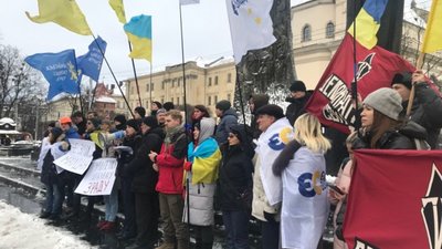 Зеленський зрадив Україну і втратив легітимність, - активісти у Львові