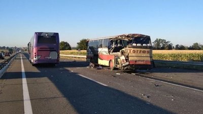 На Кіровоградщині сталося зіткнення двох пасажирських автобусів: є загиблі і травмовані (ФОТО)