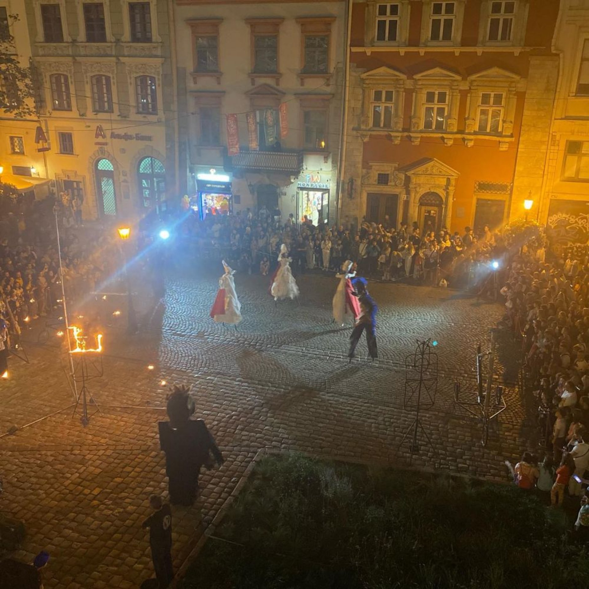 За першу добу фестивалю «Ніч у Львові» захід відвідало близько 2000 людей