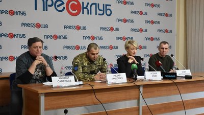 У Львові волонтери підтримали Порошенка