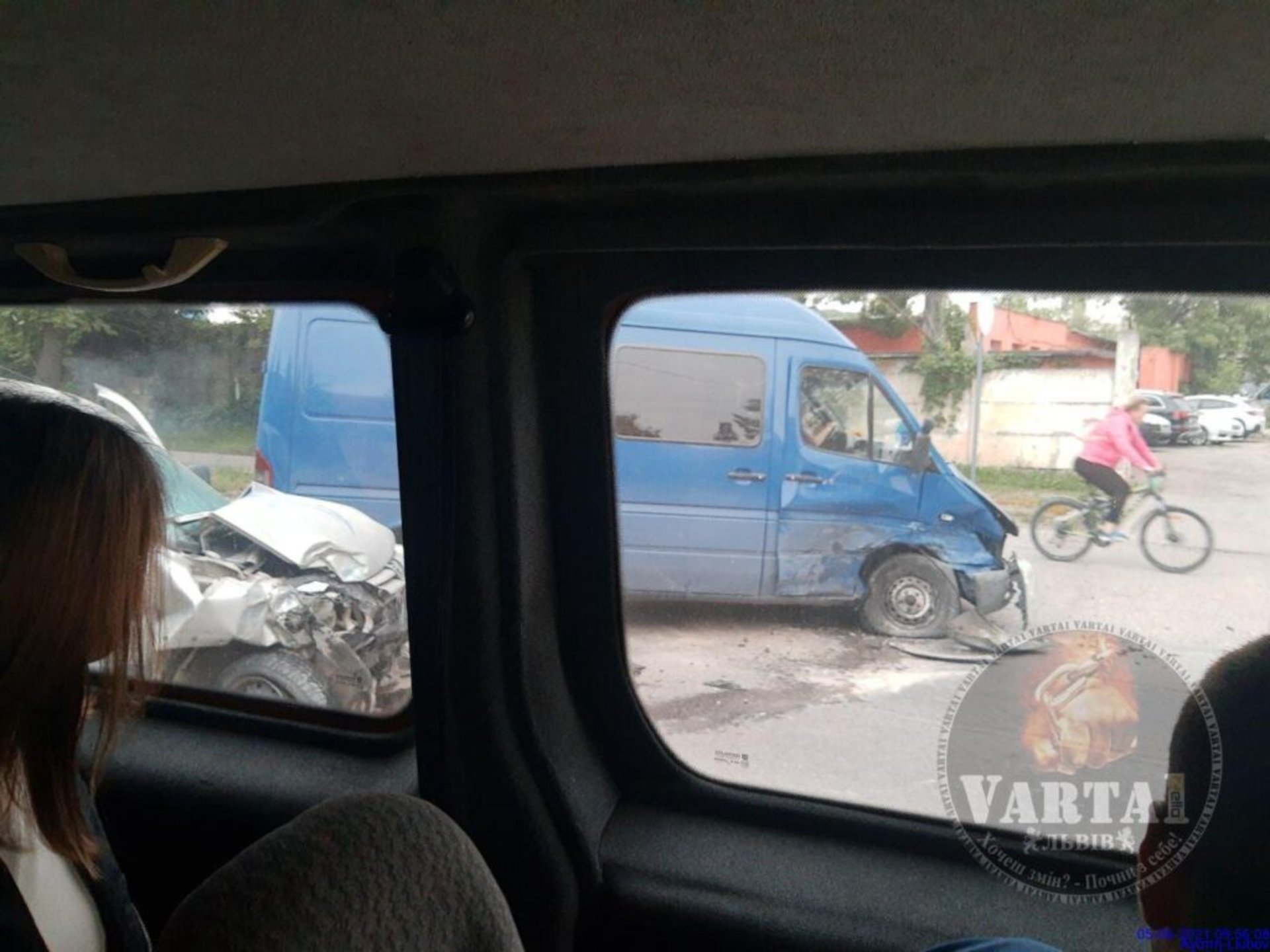 У Львові на Шевченка не розминулись автомобілі, фото Варта-1