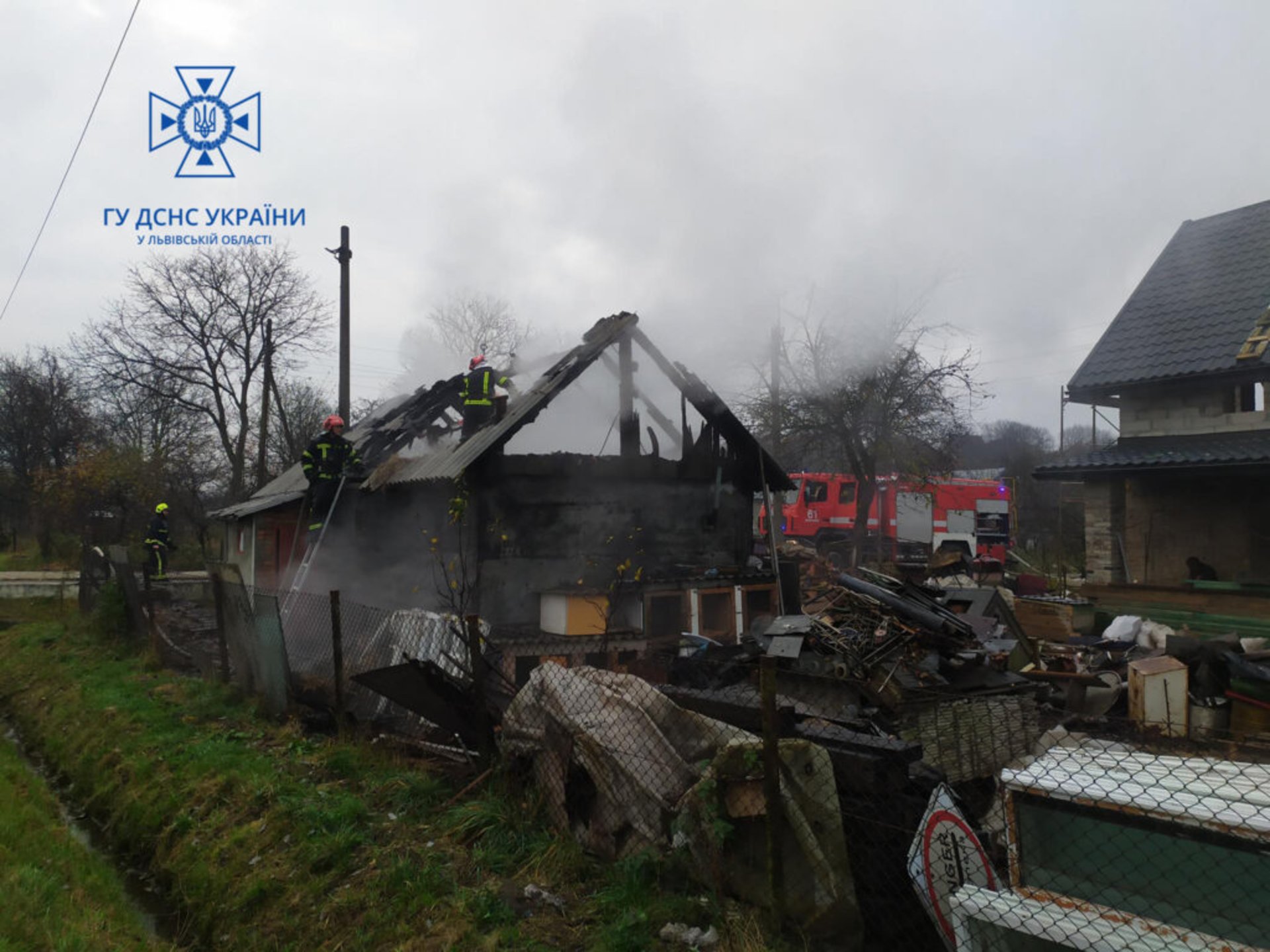 На Львівщині з пожежі врятували кролів та свиней