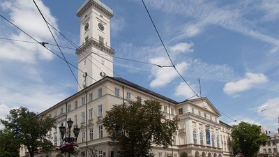 У Львові під вікнами Садового пограбували перехожого
