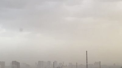У Києві вулиці замітає піском (ВІДЕО)