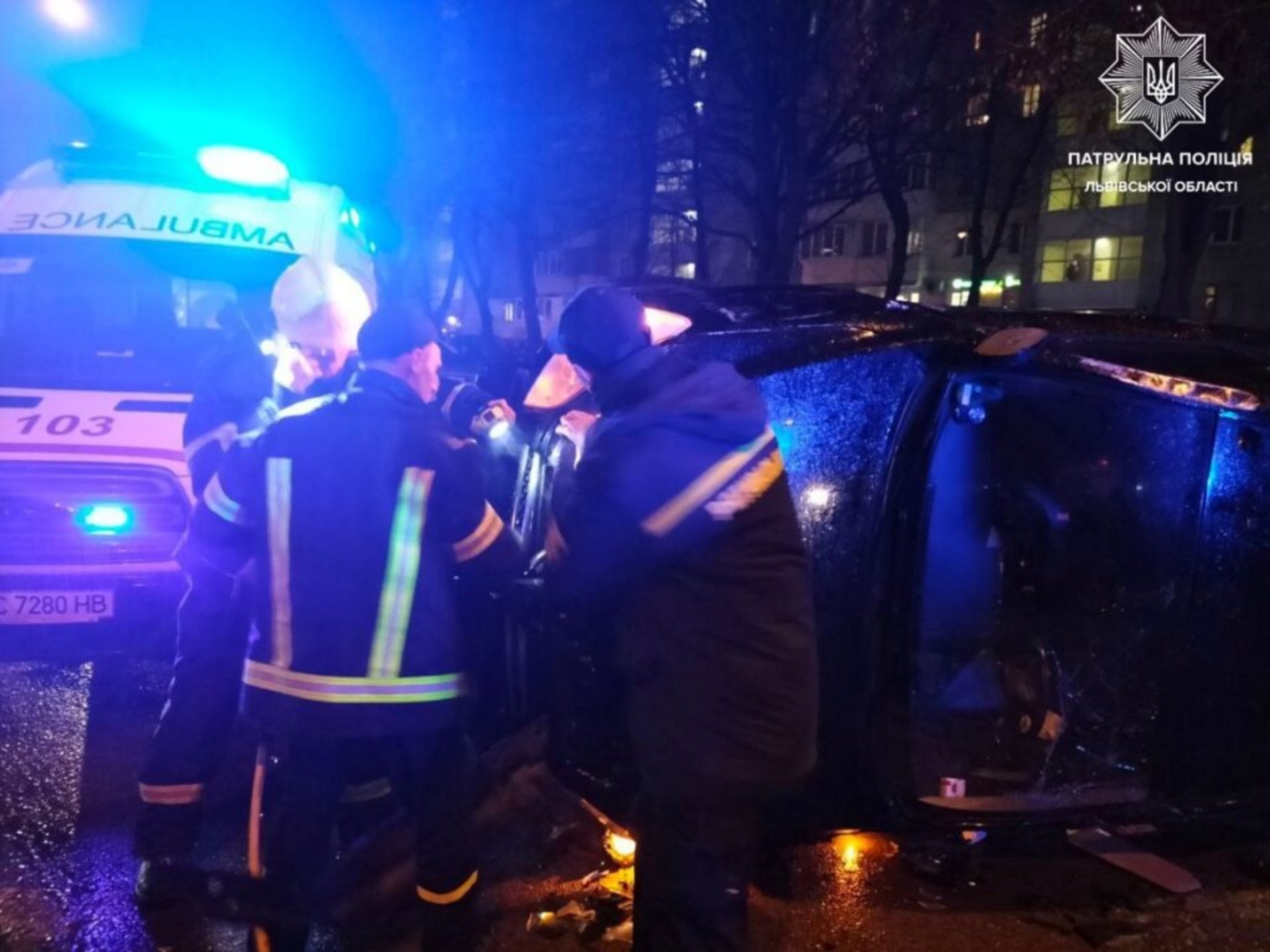 У Львові на Володимира Великого перекинувся автомобіль