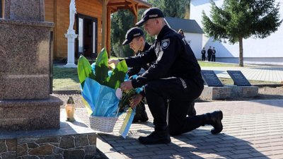 Курсанти Університету внутрішніх справ склали присягу і отримали жетони поліцейських