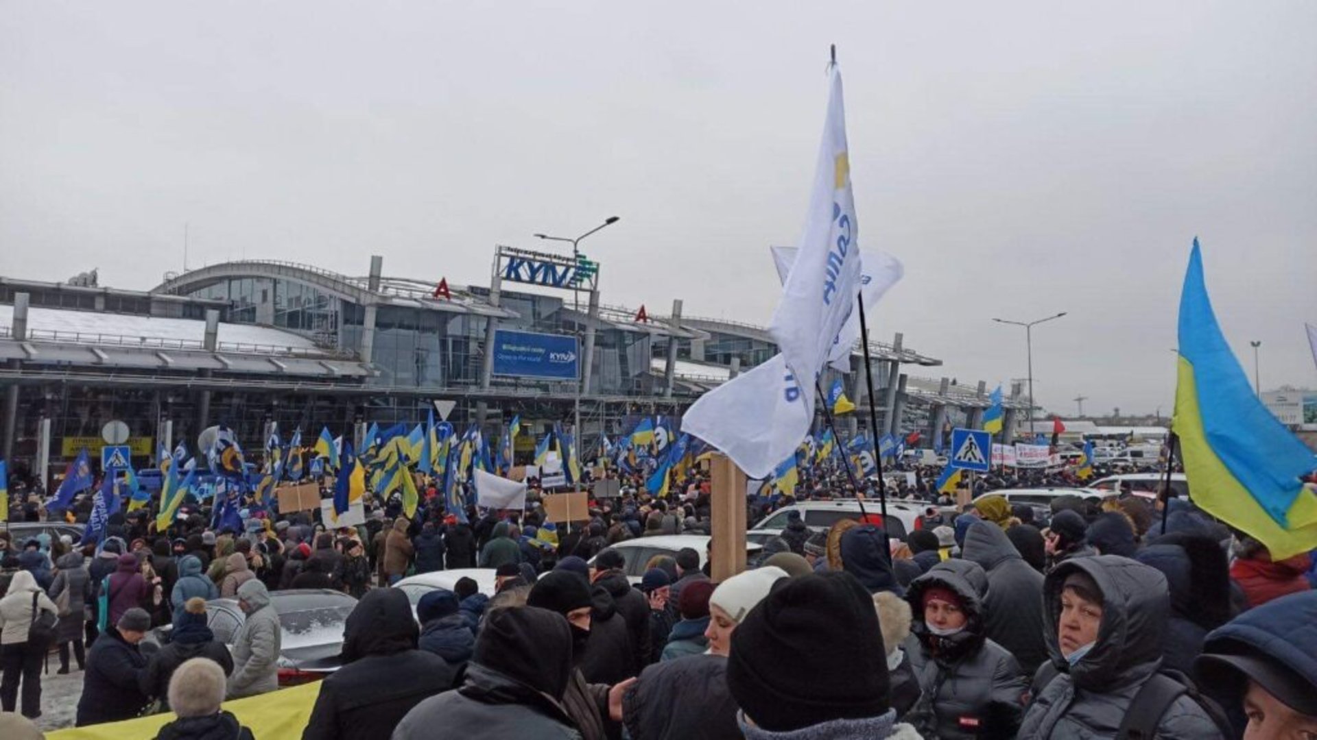 Активісти з Львівщини зустрічали Порошенка у Києві, фото Четверта студія