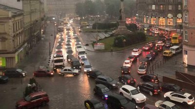 У Львові пропонують запровадити систему адаптивного регулювання руху транспорту
