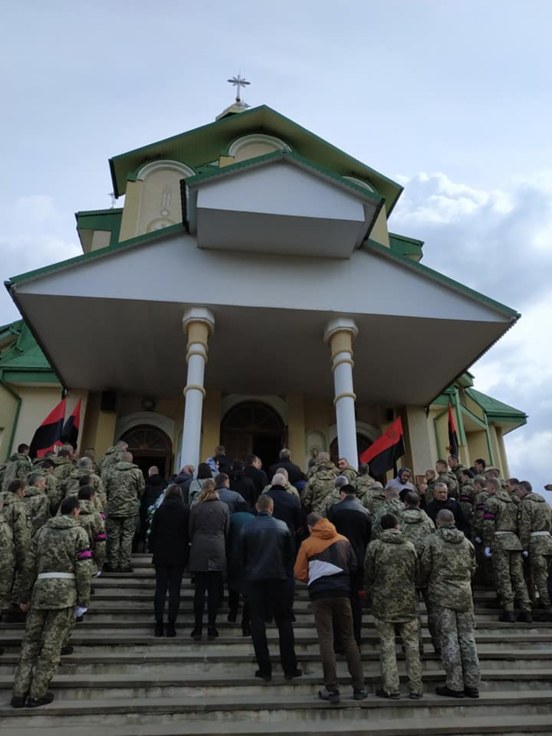 У Новояворівську прощаються з Героєм України Богданом Слободою. Фото: Яворівська РДА.