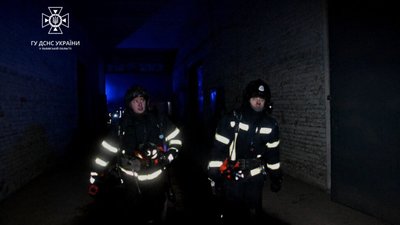 90 рятувальників гасили пожежу на складі побутової хімії у Львові (ФОТО, ВІДЕО)