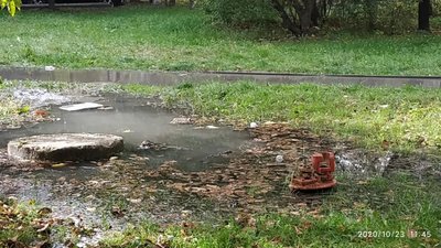 У Львові затоплює вулицю (ВІДЕО, ФОТО)