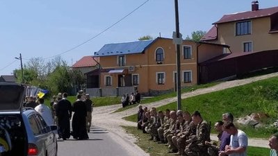 Львівщина провела в останню путь ще одного Героя України (ФОТО)