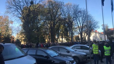 У Львові під стінами ОДА громадськість вимагає відставки Віконського і збільшення видобутку вугілля у Червонограді (ФОТО)