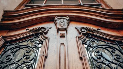 У Львові розпочався набір заявок на реставрацію історичних вікон і брам
