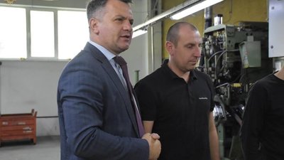 Олег Синютка оглянув виробничі потужності підприємства із виготовлення металопродукції