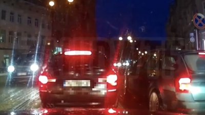 У центрі Львова водій автомобіля запшикав іншого водія (ВІДЕО)