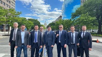 Нардепи з Львівщини Батенко і Бакунець полетіли у США