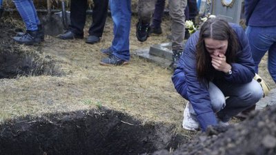 У селі Гроза поховали перше подружжя вбитих російською ракетою