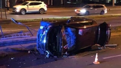 У Львові на Стуса перекинувся автомобіль (ФОТО)