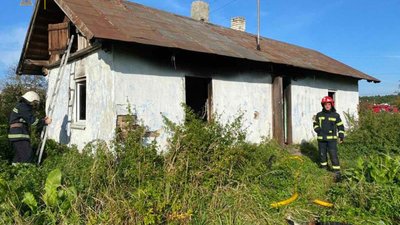 У Яворівському районі горіла дерев’яна хата (ФОТО)