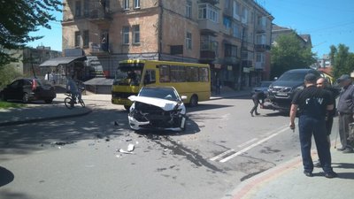 У Дрогобичі легковик потрапив у ДТП (ФОТО)