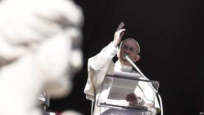 Папа Римський у різдвяний святвечір попросив про «дар миру для всього світу»