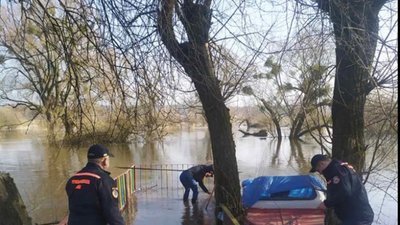 У Червонограді річка Західний Буг вийшла з берегів і підтопила рятувальну станцію (ФОТО, ВІДЕО)