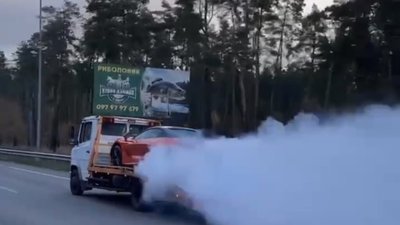 У Києві під час руху на евакуаторі загорівся елітний суперкар