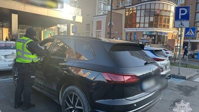 У Львові поліція вирішила допомагати паркувальникам Садового