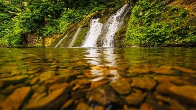 Біля найгучнішого водоспаду Львівщини облаштували альтанки