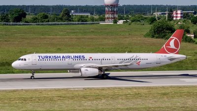 Туреччина відновила авіасполучення зі Львовом (ФОТО)