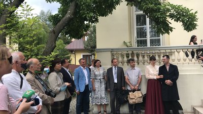Дім Франка отримав у подарунок перше видання “Мойсея” з автографом автора (ВІДЕО)