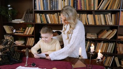 Крістіна Присяжнюк разом із сином заспівала оновлену версію колядки «Пречистая Діва Сина породила»