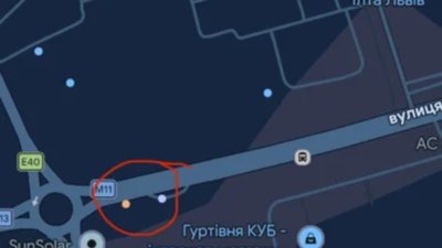 У Львові чоловік задовільнив себе за деревом (ВІДЕО)