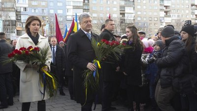 Порошенко з дружиною вшанував пам’ять загиблих шахтарів у Червонограді