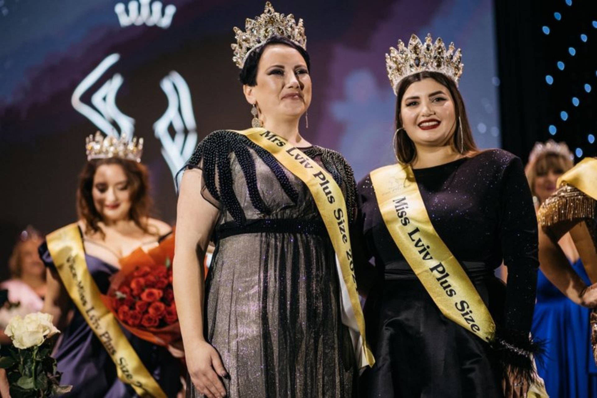 У конкурсі краси взяли участь 12 жінок з пишними формами