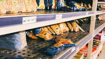 Львів готовий до коронавірусу: як виглядають полиці у "Метро" (ФОТО)
